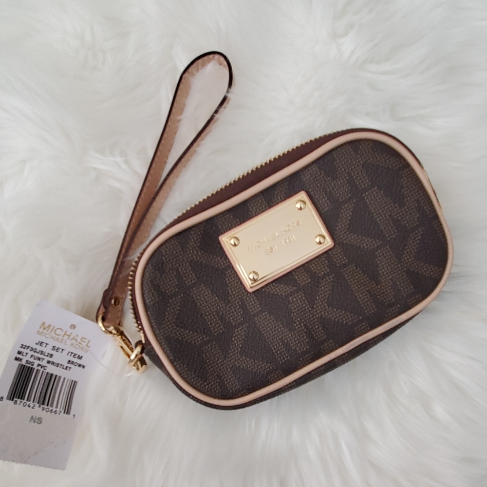 Wristlet
